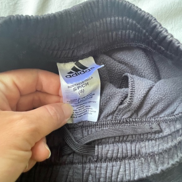 Boys Adidas joggers. Size 8. Good condition - Picture 5 of 5
